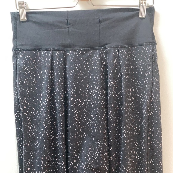 Lululemon Drop It Crop - Picture 9 of 11